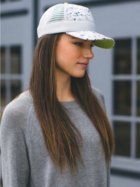 Lululemon WhatSUP Hat
Not So Petite Fleur Silver Spoon / Silver Spoon